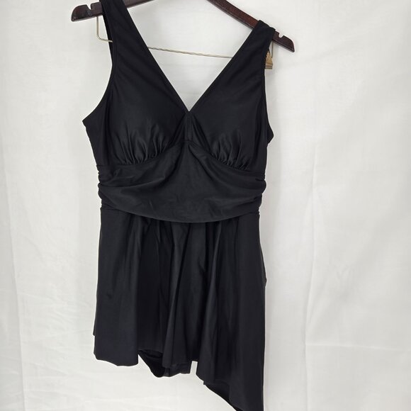 629-6 Torrid One-Piece Swimsuit V-Neck Black Asymmetric Skirt Size 1 (14/16) - Picture 3 of 11